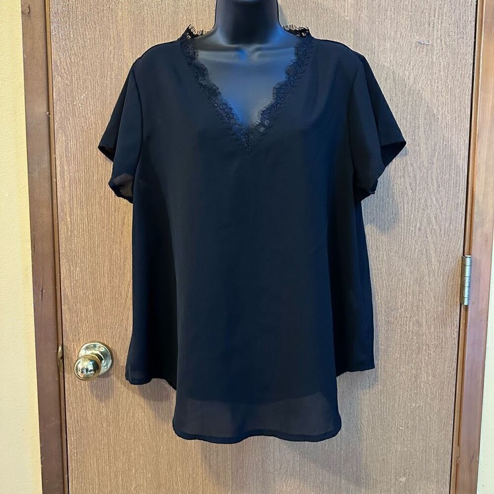 Black short sleeve women’s V-neck blouse size XL